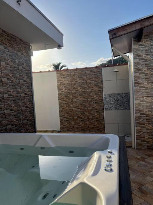 Casa de férias Casa Na Da Maranduba, Com Jacuzzi E Churrasqueira *